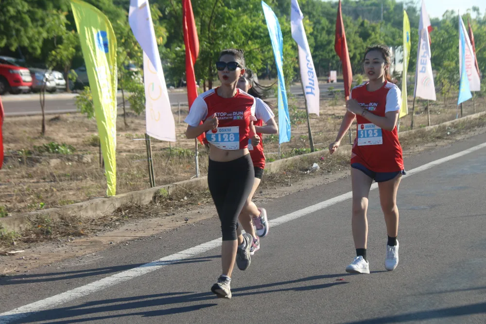 1.000 vận động viên chạy trên cung đường “tiểu sa mạc” đẹp nhất Việt Nam ảnh 1