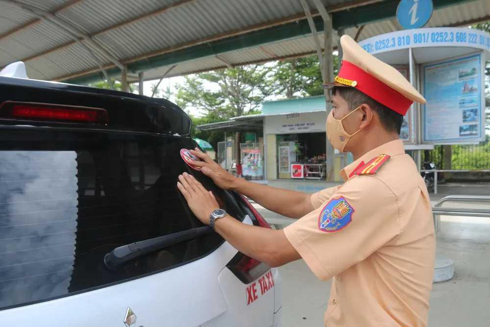 CSGT Bình Thuận tuyên truyền chủ quán nhậu cam kết nhắc nhở khách hàng “Đã uống rượu bia - Không lái xe" ảnh 3