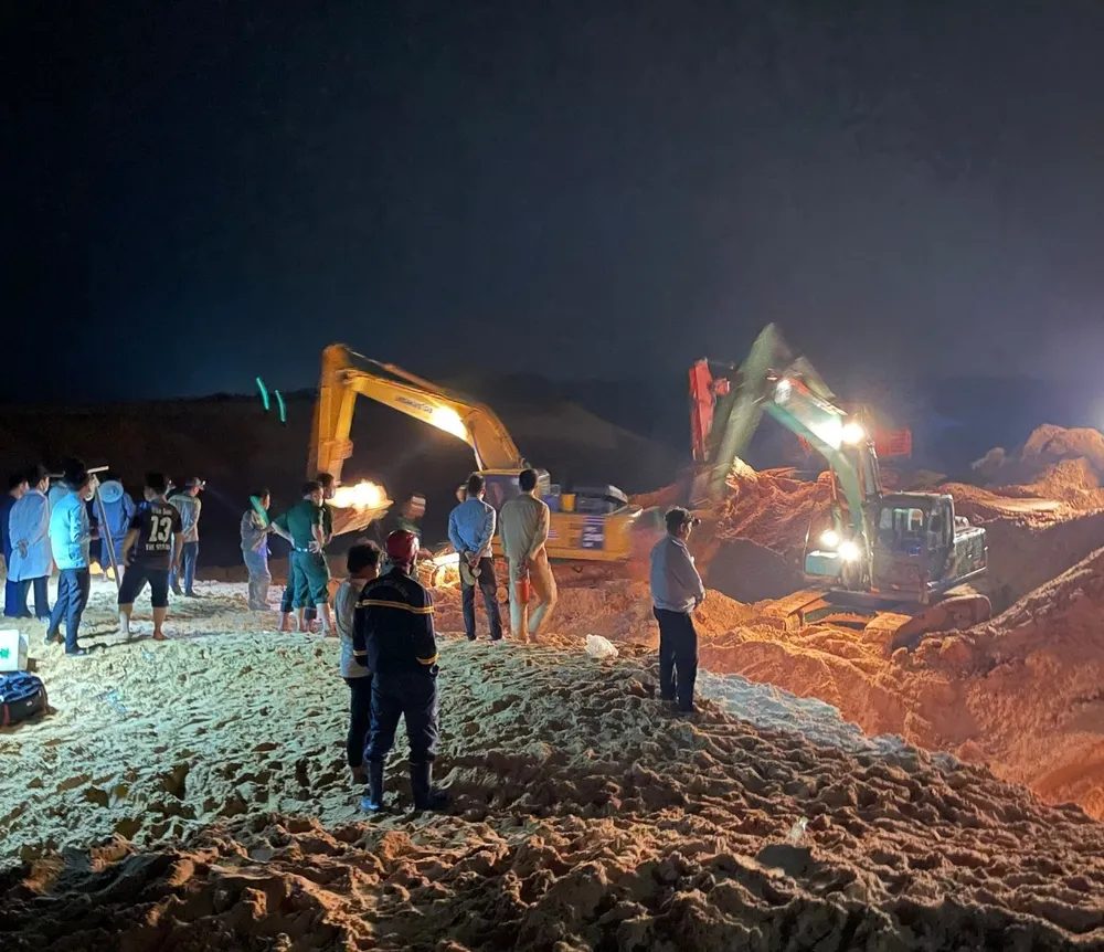 Sập bãi thải khai thác titan, 1 người chết, 3 người mất tích ảnh 1