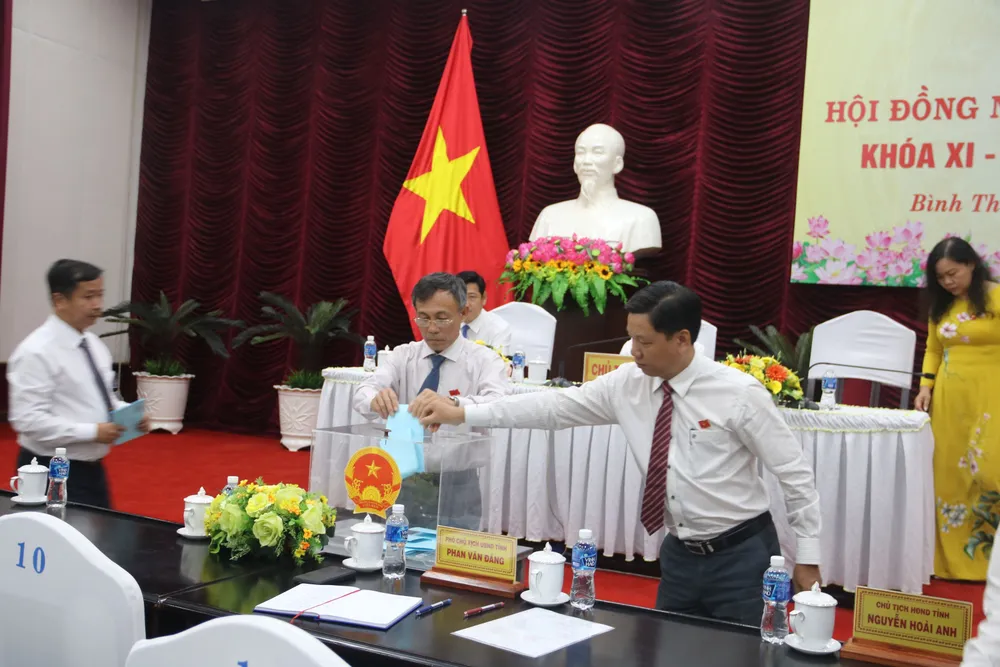 Miễn nhiệm Chủ tịch UBND tỉnh Bình Thuận đối với ông Lê Tuấn Phong ảnh 1