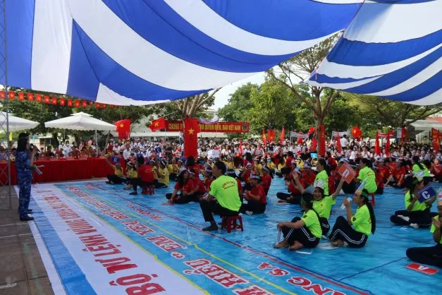 Phan Thiết tổ chức Chương trình Cảnh sát biển đồng hành với ngư dân ảnh 3