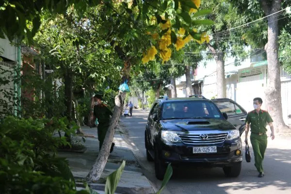 Khám xét nhà riêng Phó Chủ tịch UBND tỉnh Bình Thuận và các bị can liên quan ảnh 2