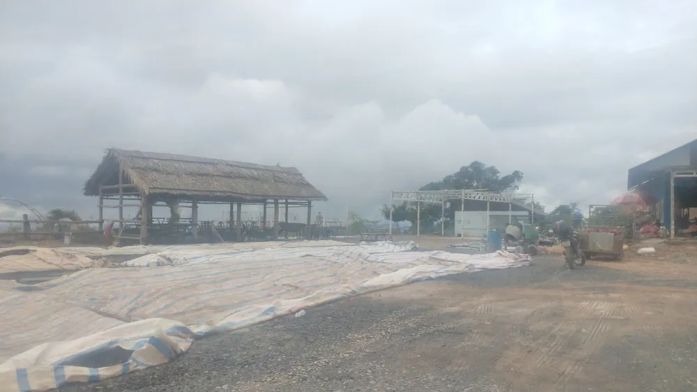 Trạm dừng chân có tên Panorama dù ngành chức năng yêu cầu phải thảo dỡ nhưng nay vẫn ngang nhiên tồn tại.