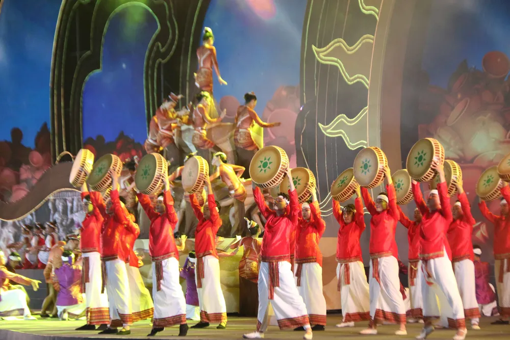 Các tiết mục văn nghệ mang đậm dấu ấn người bản địa