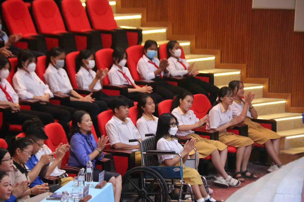 150 em học sinh có hoàn cảnh khó khăn nhận học bổng của chương trình