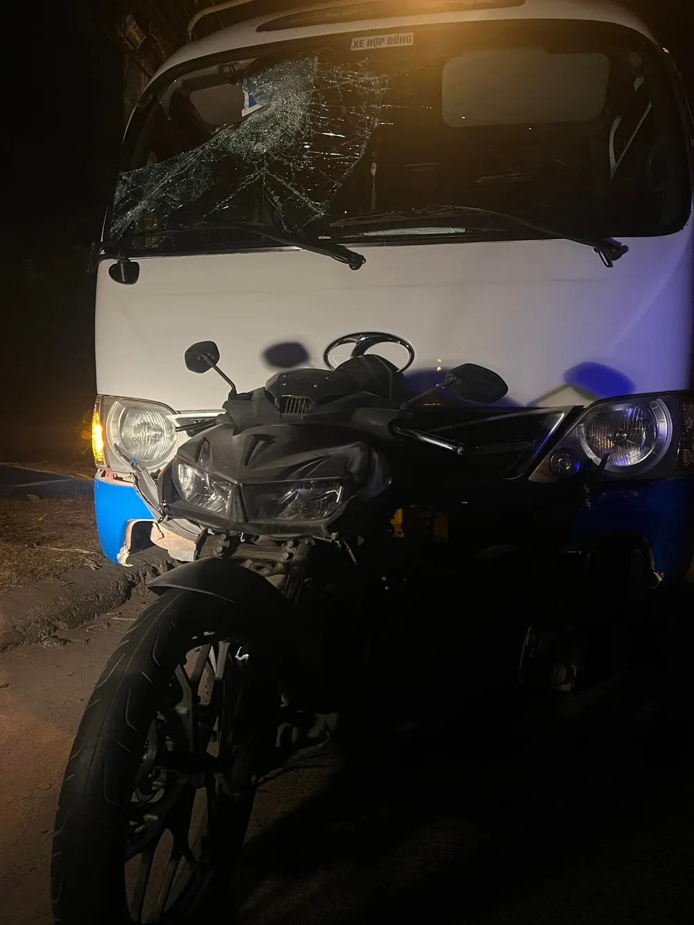 T. trộm xe ô tô 30 chỗ ngồi rồi điều khiển gây tai nạn xong bỏ trốn