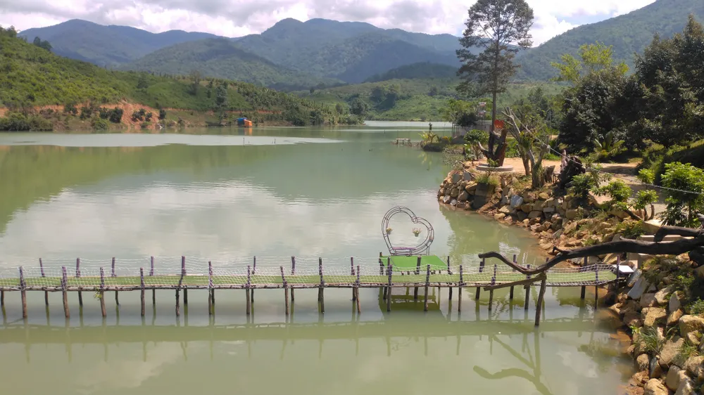 Những công trình không phép lấn chiếm lòng hồ thủy điện Đa Mi Những công trình không phép lấn chiếm lòng hồ thủy điện Đa Mi