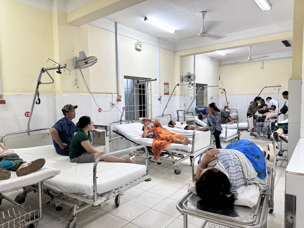 Nhiều nạn nhân trong vụ tai nạn đang được cấp cứu tại Bệnh viện Đa khoa tỉnh Khánh Hòa
