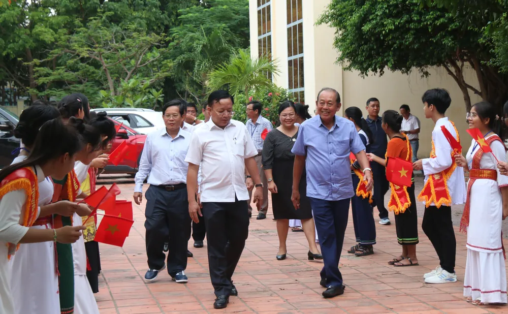 Nguyên Phó Thủ tướng Thường trực Trương Hòa Bình tham dự lễ trao học bổng cho học sinh tỉnh Ninh Thuận