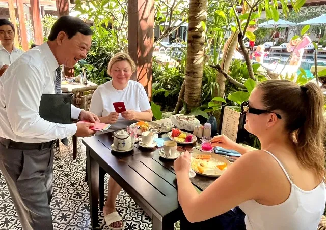 ANH CHUC TET T TY 10 web.jpg