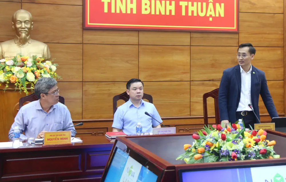 Ông Dương Văn Bắc, Tổng Giám đốc Tập đoàn Novaland báo cáo tiến độ và những khó khăn, vướng mắc về dự án NovaWorld Phan Thiết với lãnh đạo UBND tỉnh Bình Thuận