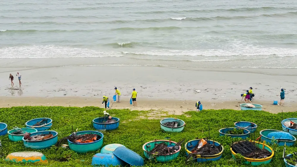 Bãi biển làng chài Mũi Né đã thông thoáng trở lại