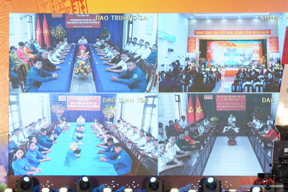 Chương trình do Tỉnh ủy, HĐND, UBND, Ủy ban MTTQ Việt Nam tỉnh Khánh Hòa tổ chức, kết nối giữa điểm cầu phường Nha Trang với 3 điểm cầu tại các đảo Trường Sa, Sinh Tồn, Đá Tây-Ảnh HIẾU GIANG.jpg