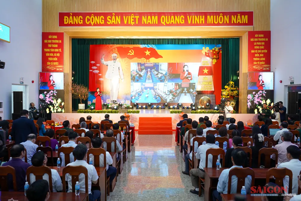 Quang cảnh chương trình Cầu truyền hình trực tuyến chúc Tết Nguyên đán Bính Ngọ 2026 đến cán bộ, chiến sĩ và người dân đặc khu Trường Sa-Ảnh HIẾU GIANG.jpg