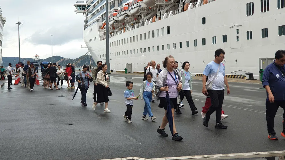 Tàu biển quốc tế liên tiếp cập cảng Cam Ranh