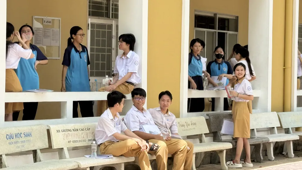 Các thí sinh tỉnh Lâm Đồng hoàn thành kỳ thi tốt nghiệp THPT năm 2026