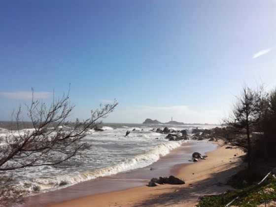 Resorts, restaurants abandoned after stop of Ke Ga seaport project ảnh 1