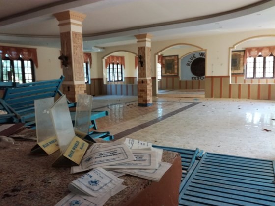 Resorts, restaurants abandoned after stop of Ke Ga seaport project ảnh 3