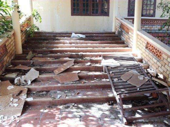 Resorts, restaurants abandoned after stop of Ke Ga seaport project ảnh 5