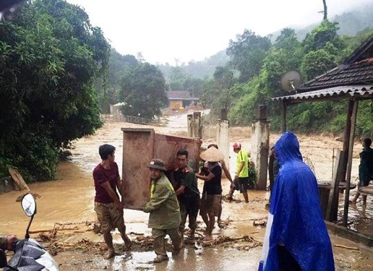 Flash flood sweeps away nine houses in Nghe An ảnh 1