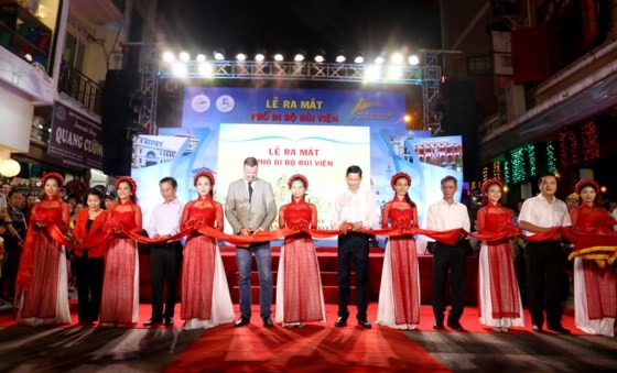 HCMC officially opens Bui Vien walking street ảnh 1