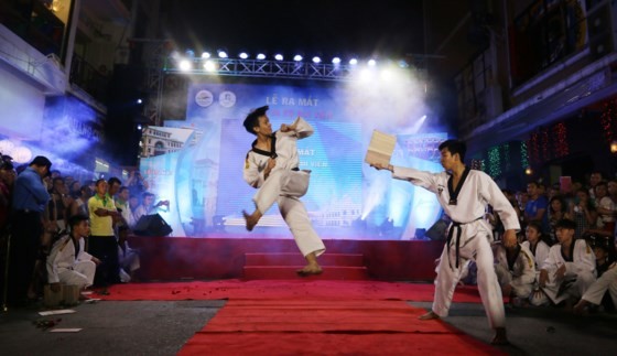 HCMC officially opens Bui Vien walking street ảnh 5
