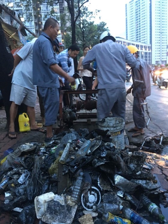 Anti-flooding pumps halt operation in Nguyen Huu Canh street ảnh 1