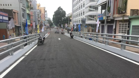 Pham Ngu Lao-Nguyen Oanh flyover branch opens to traffic on October 31 (Photo: SGGP)