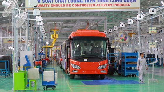Largest bus plant in Southeast Asia put into operation ảnh 2