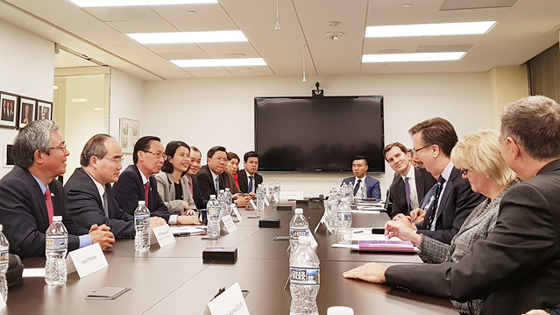 HCMC signs cooperation with US financier on infrastructure development ảnh 2