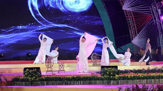 Dat Lat Flower Festival opens ảnh 8