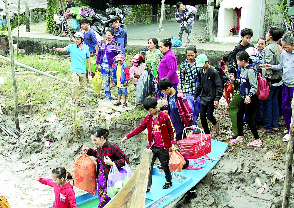 Typhoon Tembin weakens, forecast to trigger heavy rainfall ảnh 1