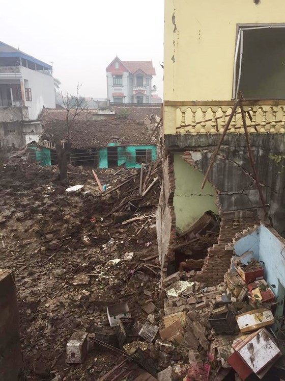 VIDEO:Nine causalities reported after big explosion in Bac Ninh province ảnh 4