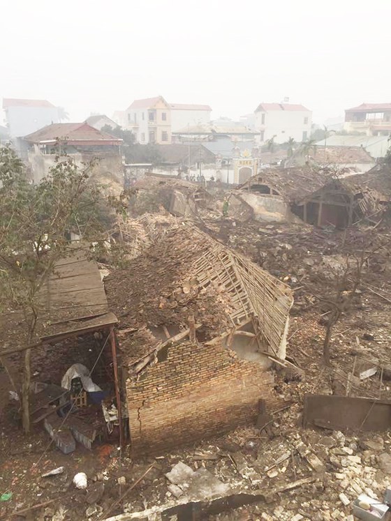 VIDEO:Nine causalities reported after big explosion in Bac Ninh province ảnh 6