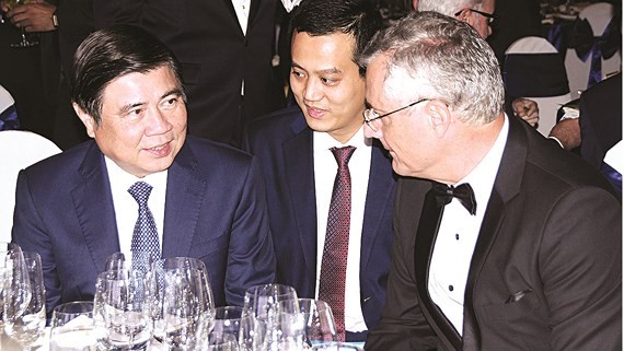 Chairman of HCMC People’s Committee Nguyen Thanh Phong talks to Nicolas Audier, chairman of Eurocham (Photo: SGGP)