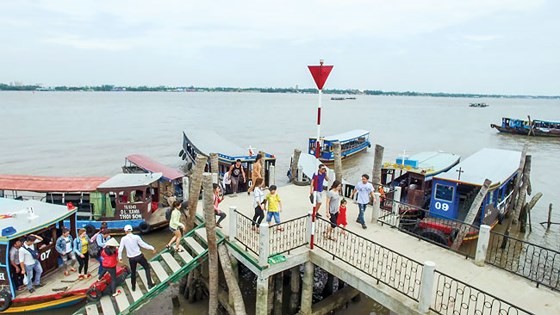 Phung Islet, tourist destination for holiday makers in Lunar New Year ảnh 2