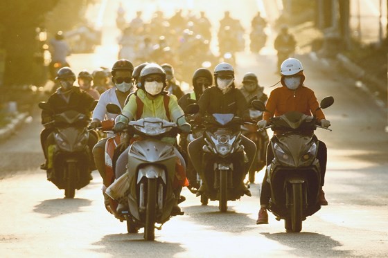 Severe traffic snarl occurs with streams of holidaymakers return to HCMC  ảnh 13