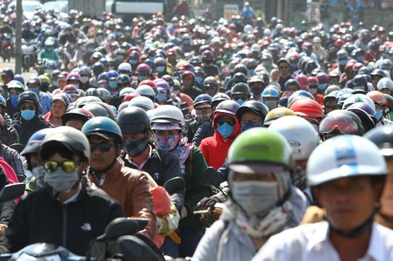 Severe traffic snarl occurs with streams of holidaymakers return to HCMC  ảnh 2