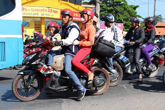 Severe traffic snarl occurs with streams of holidaymakers return to HCMC  ảnh 9