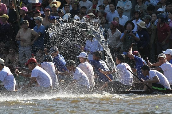Traditional boat racing festival open in Thua Thien-Hue ảnh 1