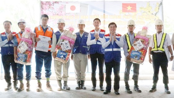 HCMC leaders promise to solve difficulties for first metro line ảnh 2