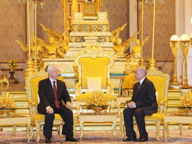Party General Secretary and President Nguyen Phu Trong (L) and Cambodian King Norodom Sihamoni (Photo: VNA)