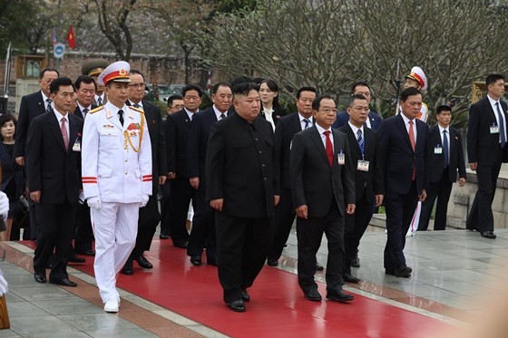 DPRK Chairman Kim Jong-un leaves Hanoi ảnh 12