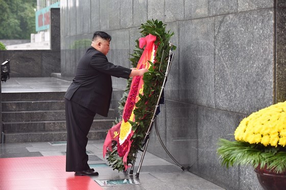 DPRK Chairman Kim Jong-un leaves Hanoi ảnh 6