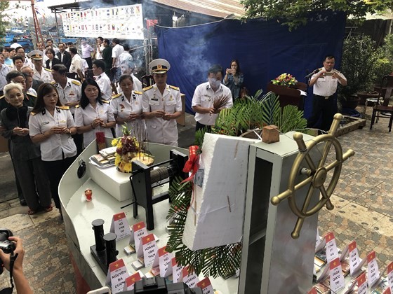 Ceremony commemorates fallen soldiers in Gac Ma battle ảnh 9