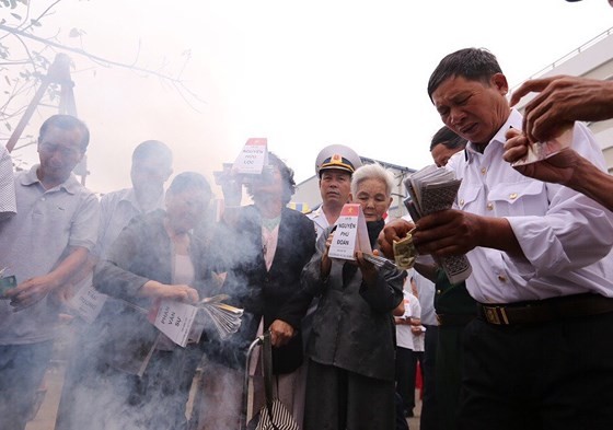 Ceremony commemorates fallen soldiers in Gac Ma battle ảnh 12