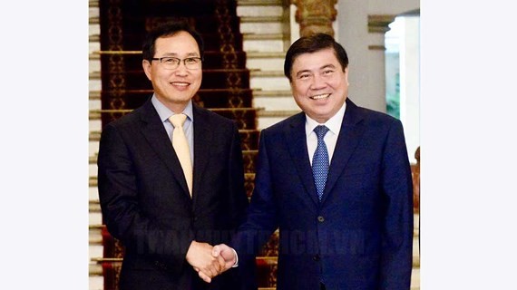 HCMC Party Chief proposes Samsung to build research, development center ảnh 1