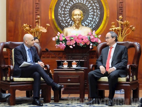 Secretary of HCMC Party Committee Nguyen Thien Nha receives Italian Ambassador to Vietnam Antonio Alessandro on March 15 (Photo: hcmcpv)