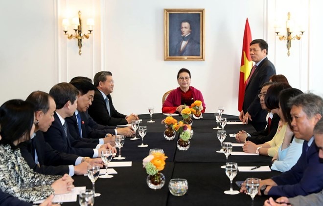 At the meeting (Source: VNA)   Paris (VNA) – National Assembly (NA) Chairwoman Nguyen Thi Kim Ngan lauded the Union of Vietnamese Associations in Europe for its activities towards the homeland during a meeting with its Executive Board in France on March 3