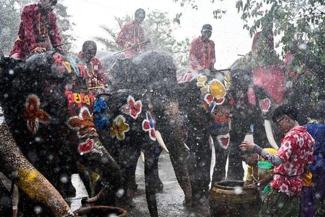 People celebrated Songkran holiday in Ayutthaya, Thailand on April 11 (Photo: AFP/VNA)
